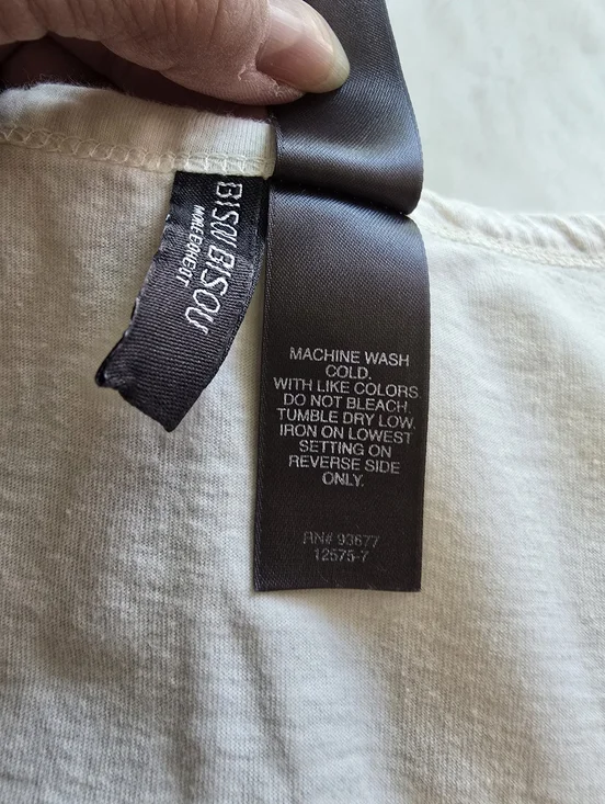 Bisou Bisou Fashionista Girl Illustration in a Cream & Black Color Scoop Neck - Picture 8 of 8